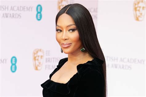 naomi nackt|Naomi Campbell: Supermodel zeigt sich fast nackt.